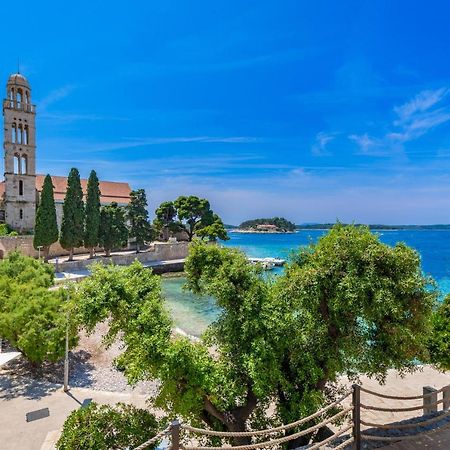 Beach Bay Hvar Hotel ฮวาร์ ภายนอก รูปภาพ