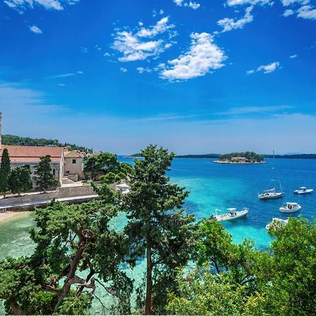 Beach Bay Hvar Hotel ฮวาร์ ภายนอก รูปภาพ