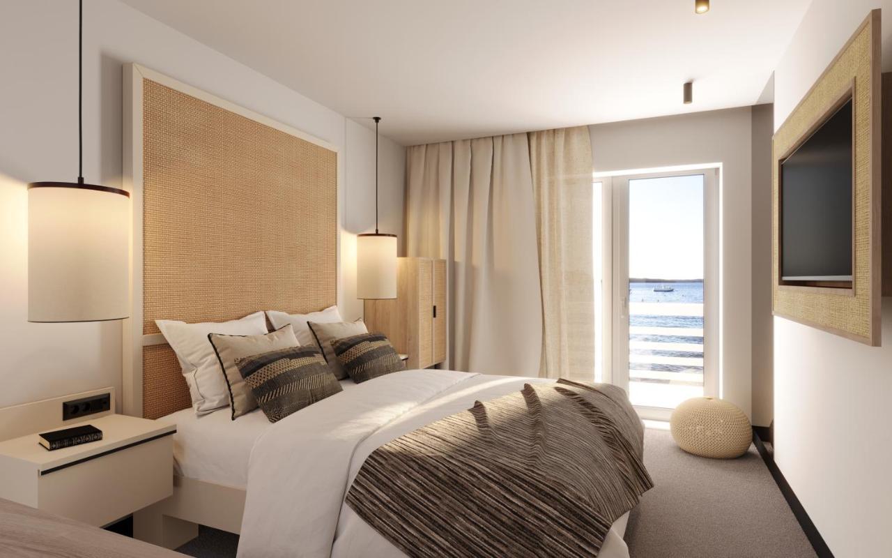 Beach Bay Hvar Hotel ฮวาร์ ภายนอก รูปภาพ