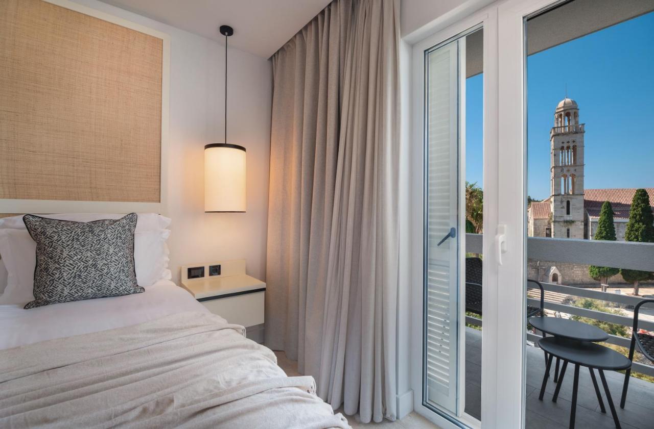 Beach Bay Hvar Hotel ฮวาร์ ภายนอก รูปภาพ