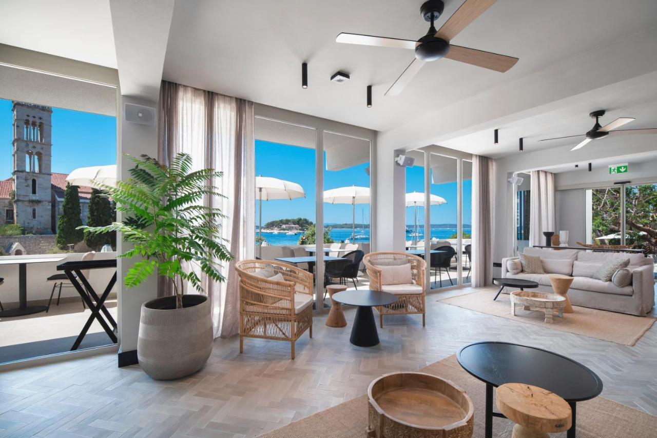 Beach Bay Hvar Hotel ฮวาร์ ภายนอก รูปภาพ