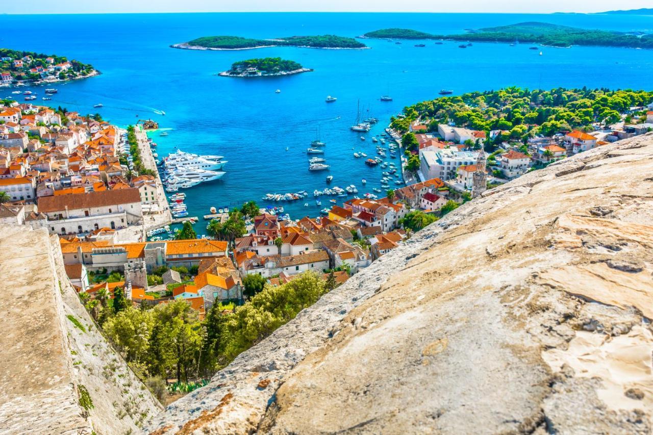 Beach Bay Hvar Hotel ฮวาร์ ภายนอก รูปภาพ