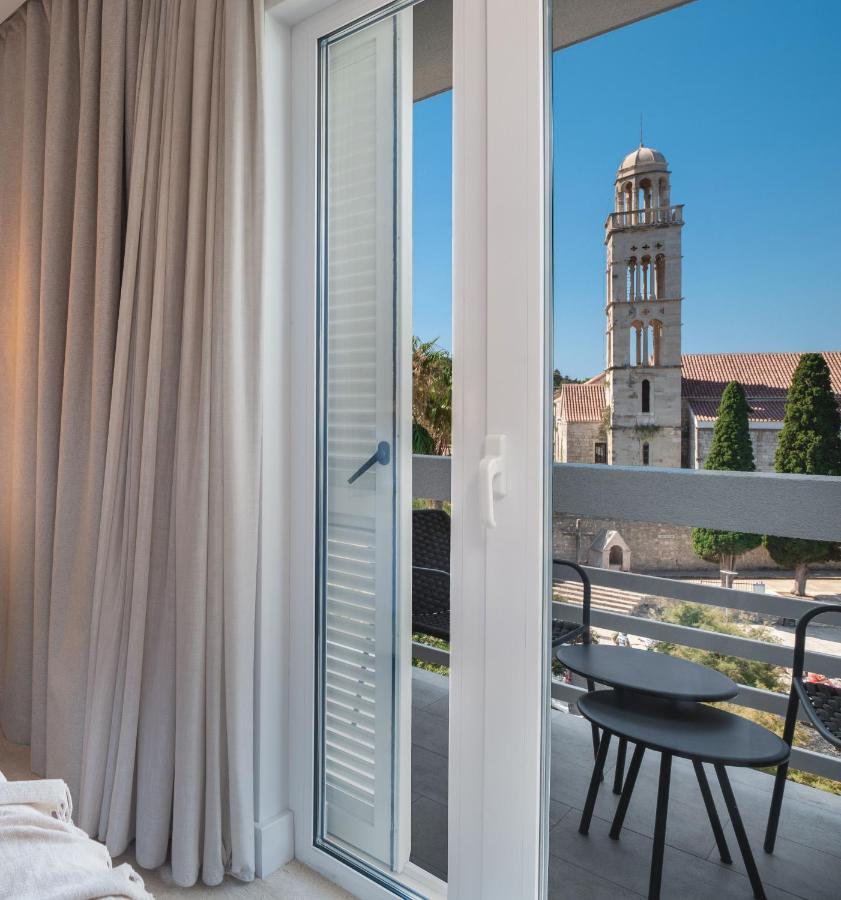 Beach Bay Hvar Hotel ฮวาร์ ภายนอก รูปภาพ