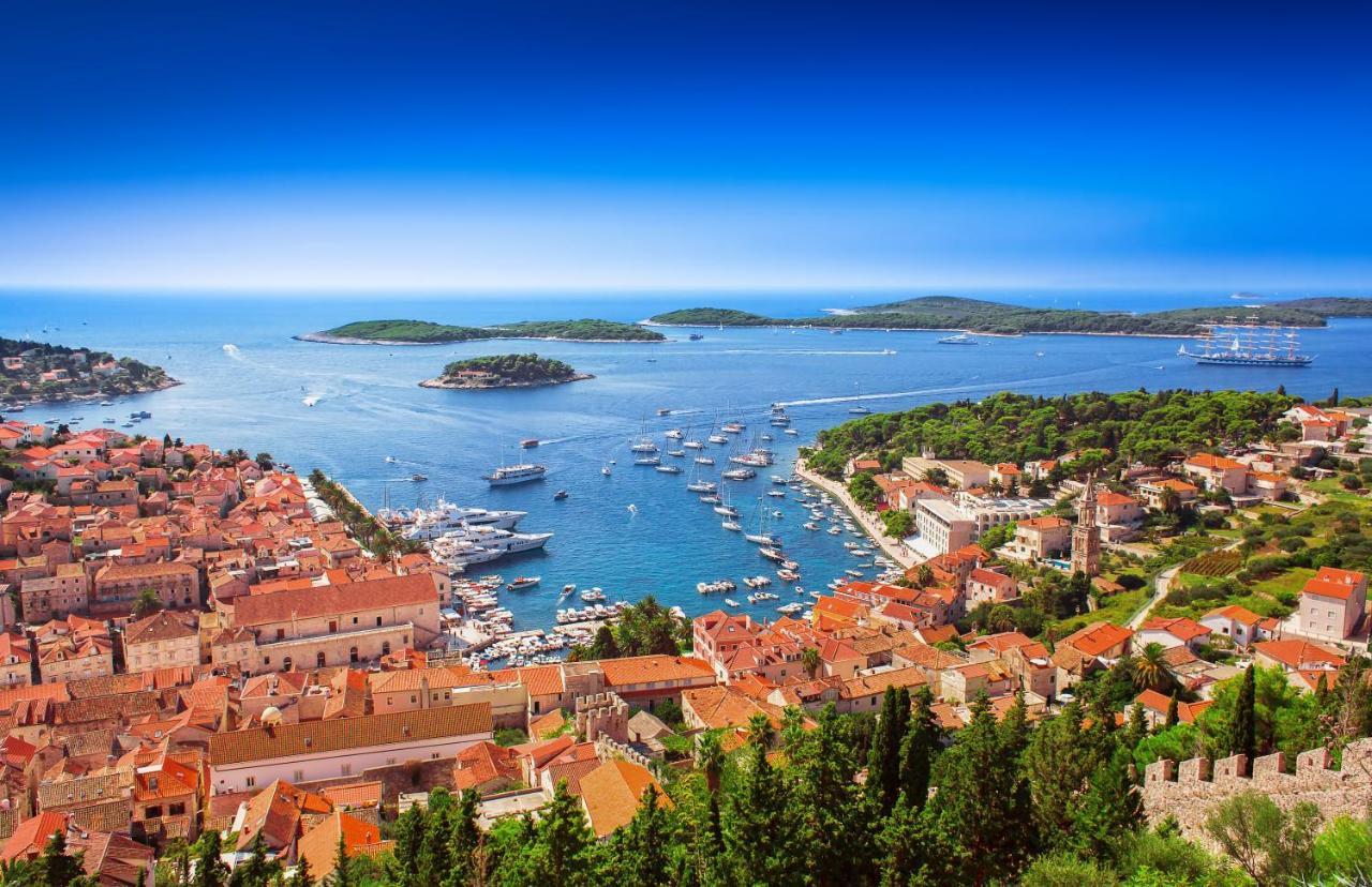 Beach Bay Hvar Hotel ฮวาร์ ภายนอก รูปภาพ