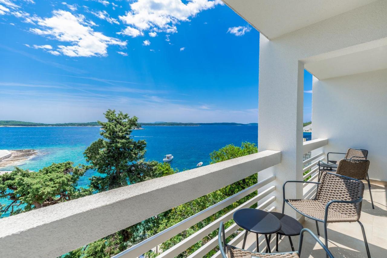 Beach Bay Hvar Hotel ฮวาร์ ภายนอก รูปภาพ